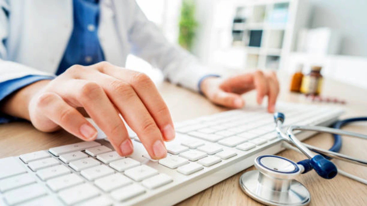 Topical oxygen therapy device treating a diabetic foot ulcer under the proposed Medicare LCD